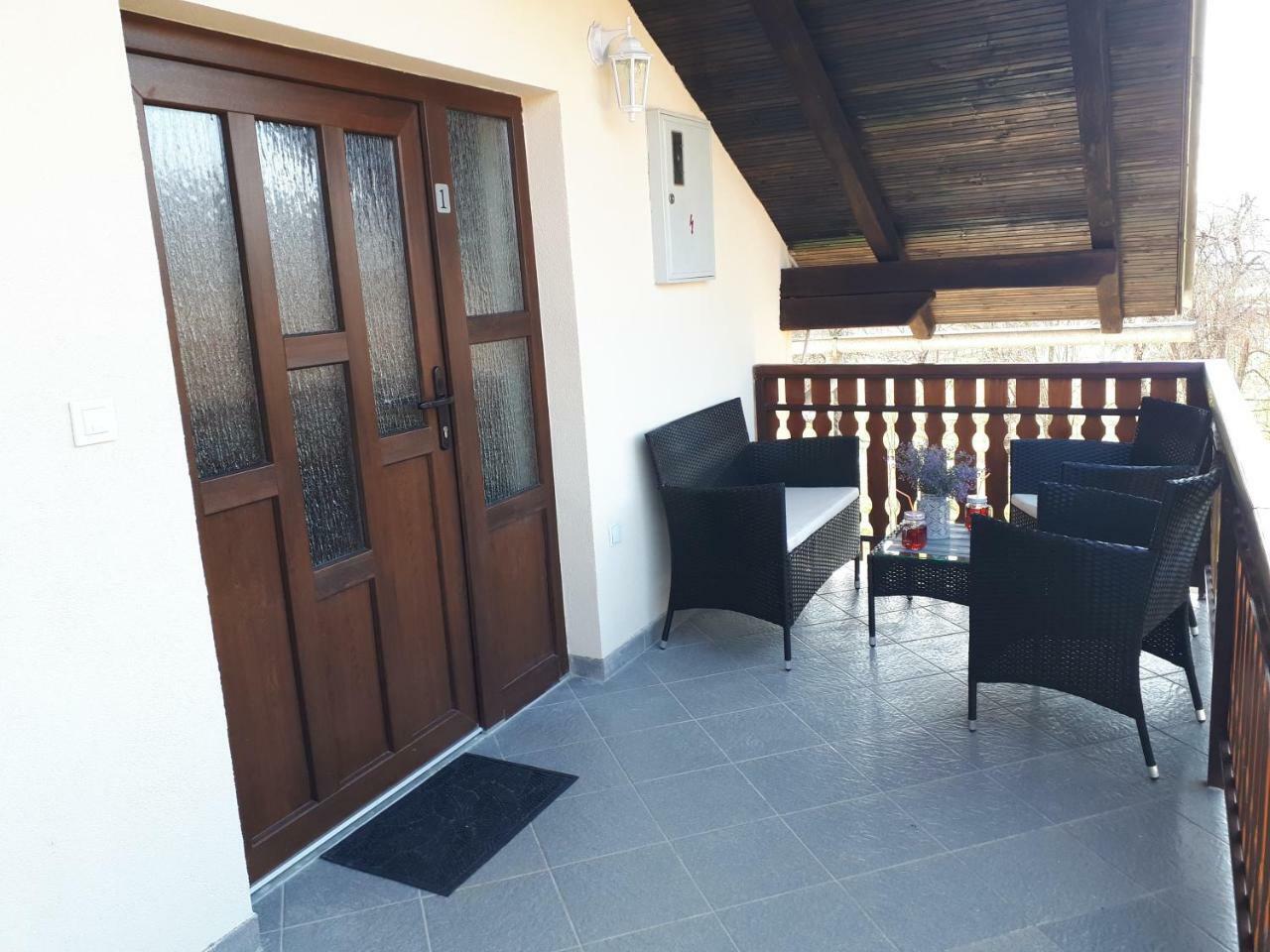 Apartment Jareb Слунь Екстер'єр фото